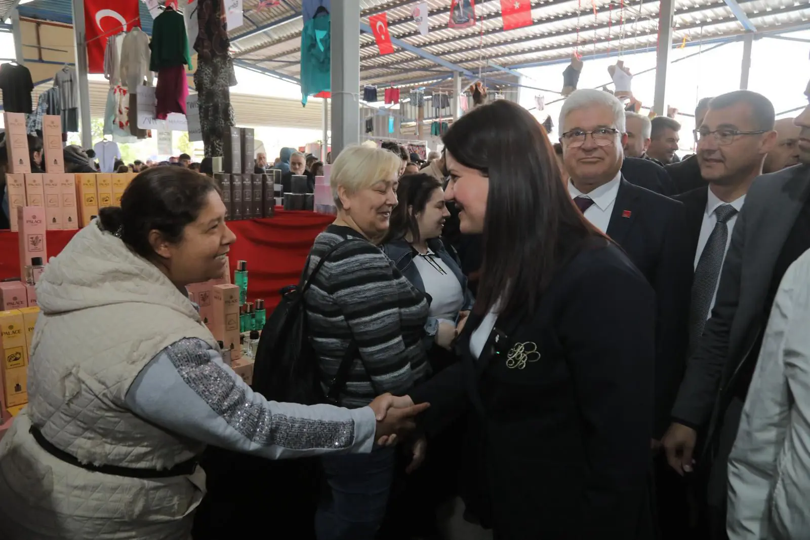 BALKAN PAZARI YENİ YÜZÜYLE HİZMETE BAŞLADI galeri görseli